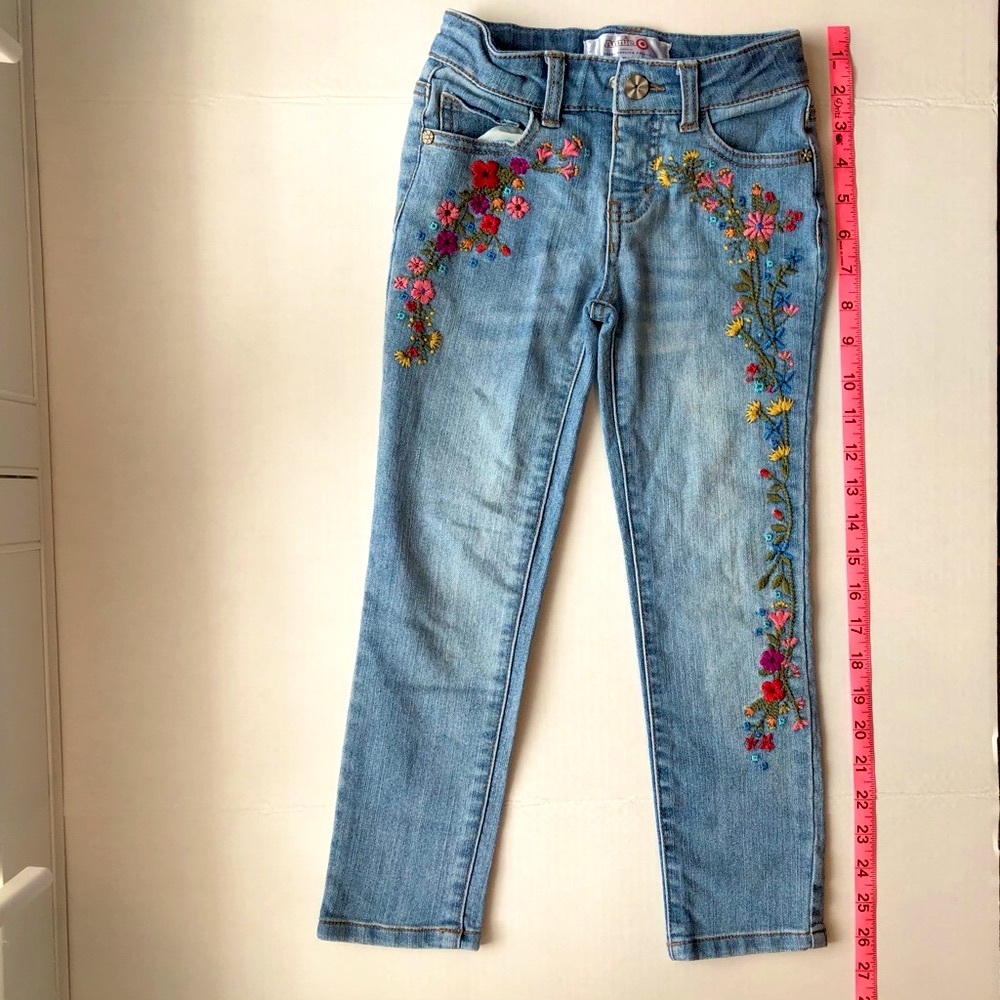 Target Annie Flower Embroidered Jeans size 5